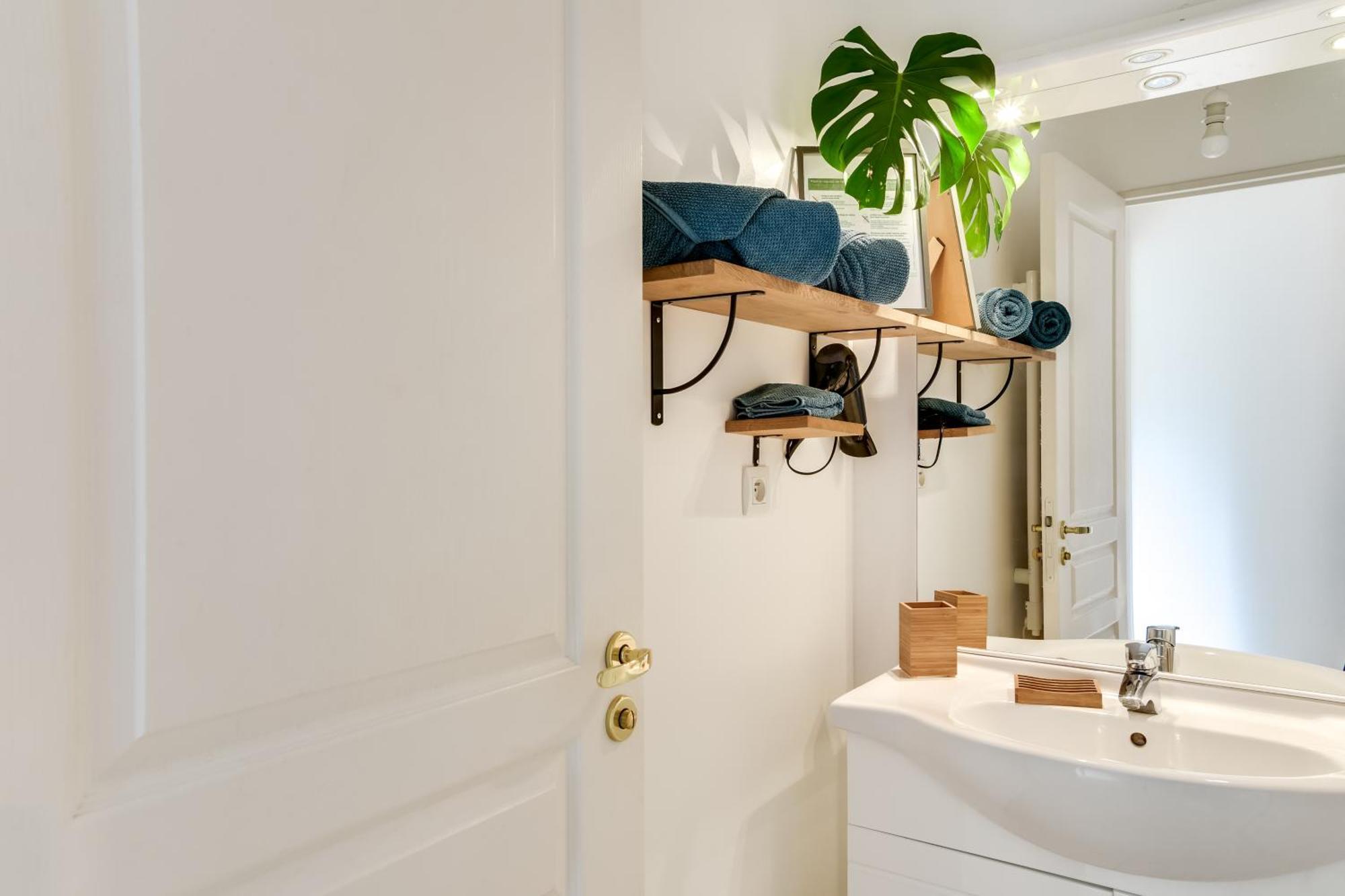 Votre Escale - Le Petit Montmartre Apartment Niort Bagian luar foto