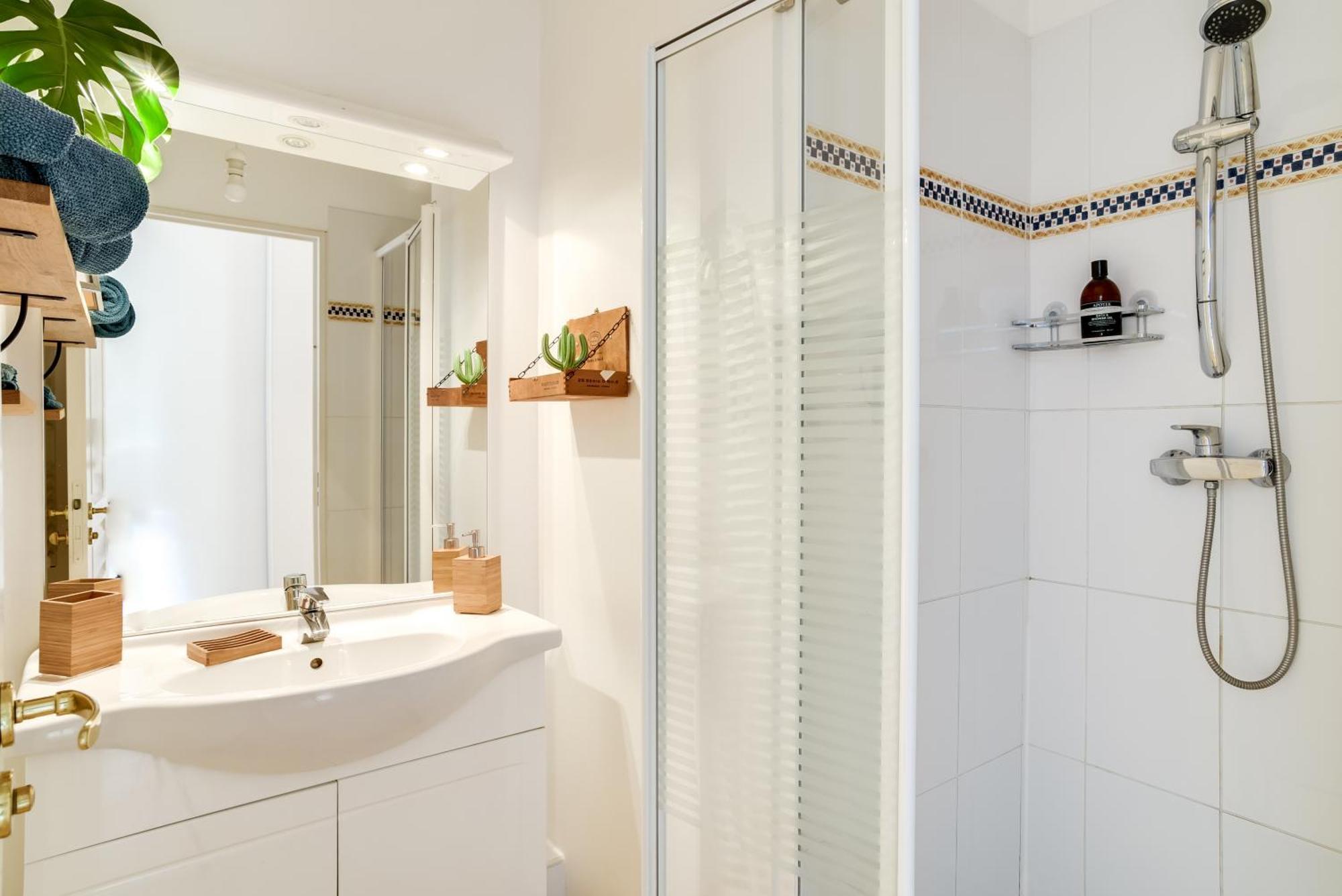 Votre Escale - Le Petit Montmartre Apartment Niort Bagian luar foto