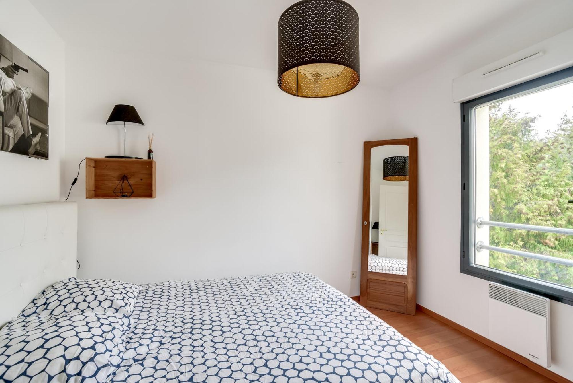 Votre Escale - Le Petit Montmartre Apartment Niort Bagian luar foto